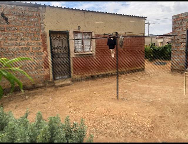 5 BEDROOM HOUSE FOR SALE IN LANGAVILLE EXT 3